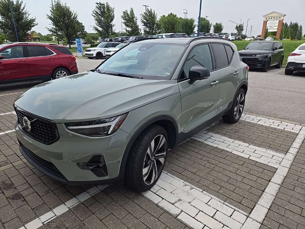 Used 2023 Volvo XC40 B5 Ultimate w/ Climate Package