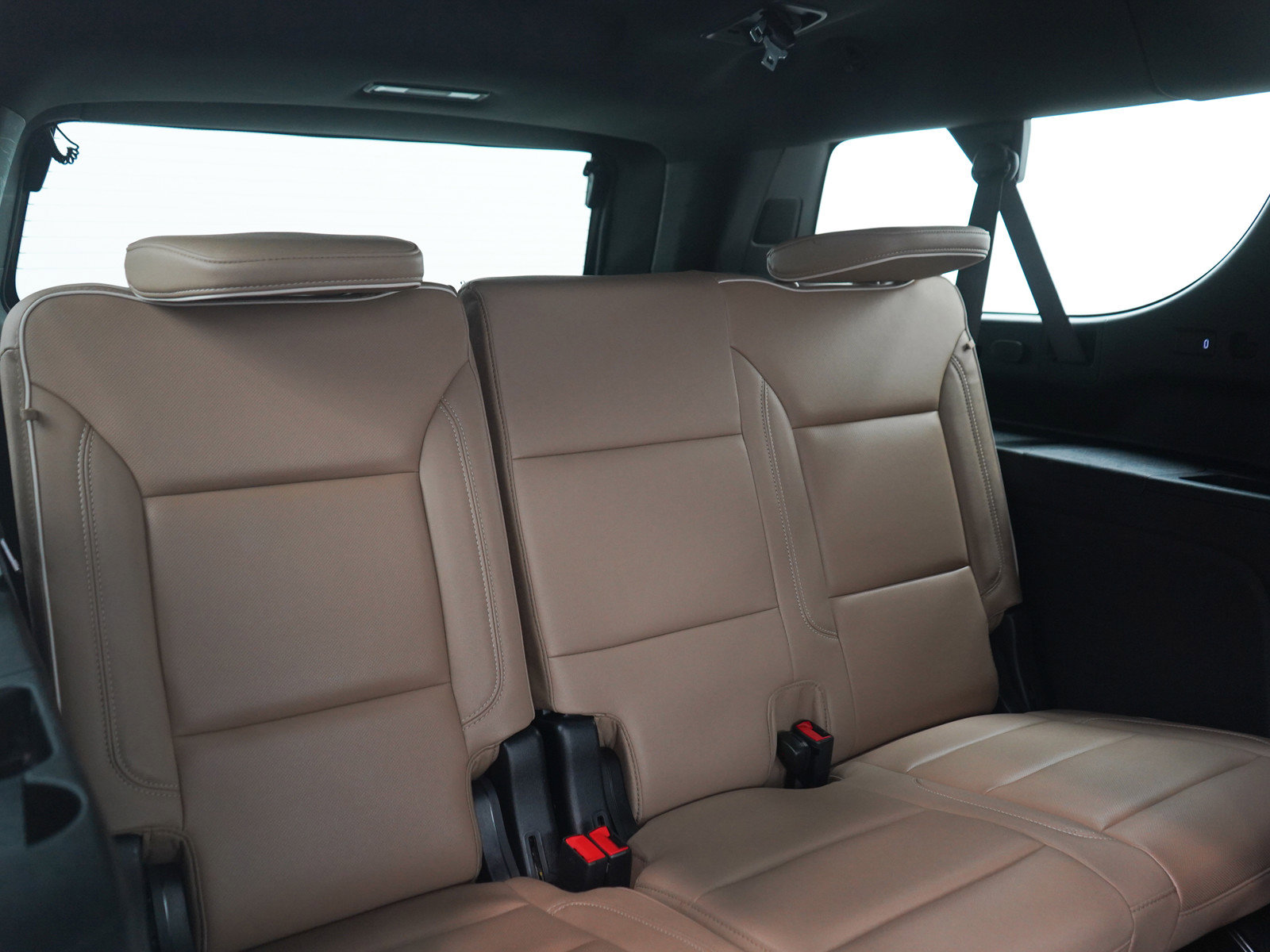 Used 2023 Chevrolet Suburban Premier w/ Advanced Technology Package AWD/4WD image 13