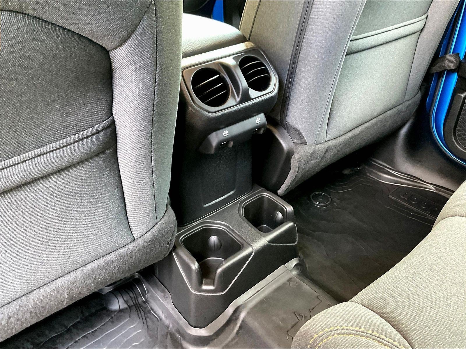 Used 2024 Jeep Wrangler Unlimited Sport AWD/4WD image 10