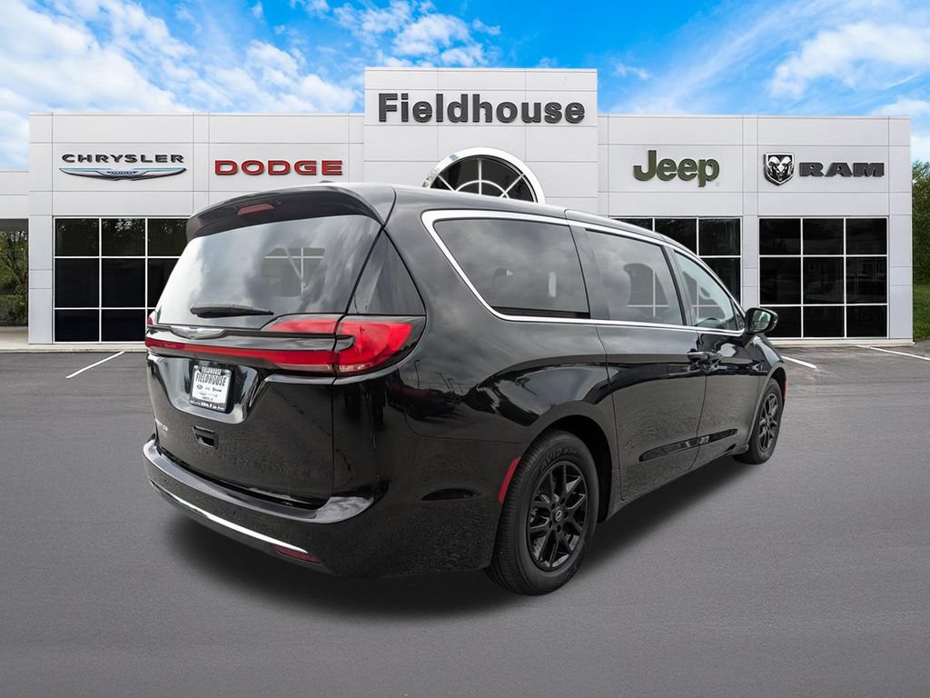 Used 2023 Chrysler Pacifica Touring-L FWD image 10