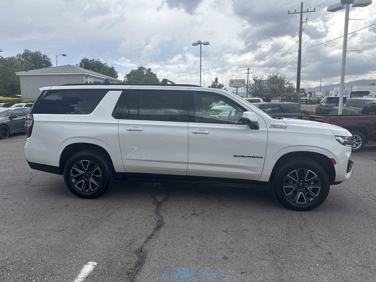 Used 2022 Chevrolet Suburban Z71 w/ Luxury Package AWD/4WD image 5