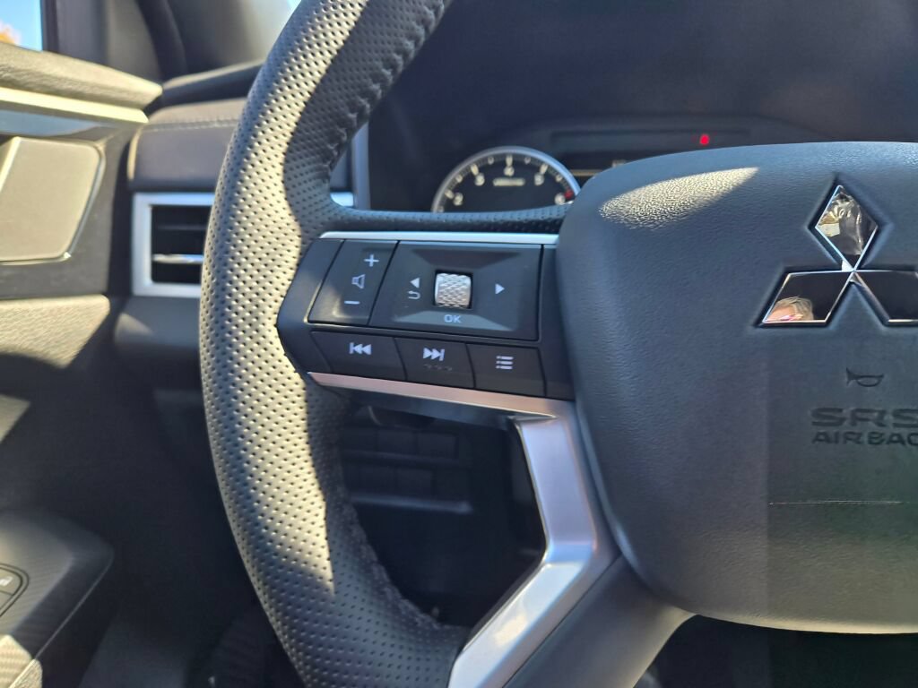 New 2026 Mitsubishi Outlander LE AWD/4WD image 25