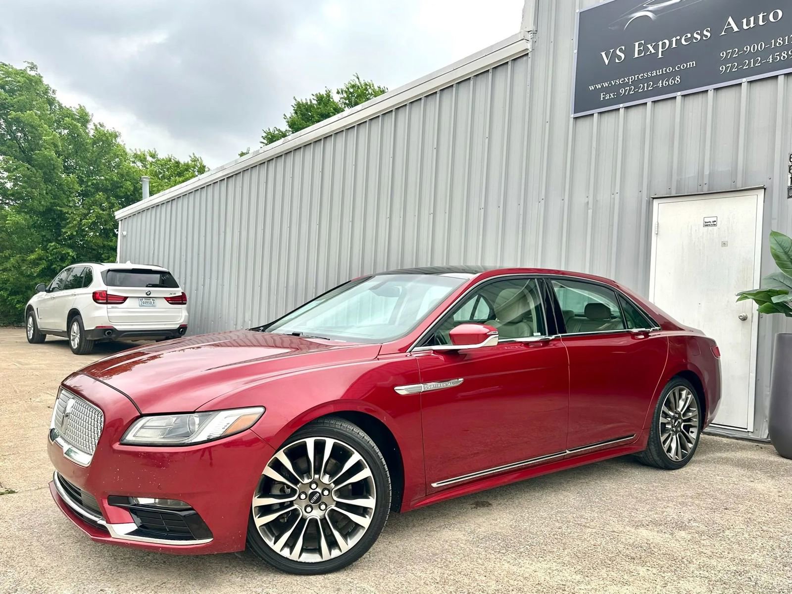 Used 2017 Lincoln Continental Select FWD image 1