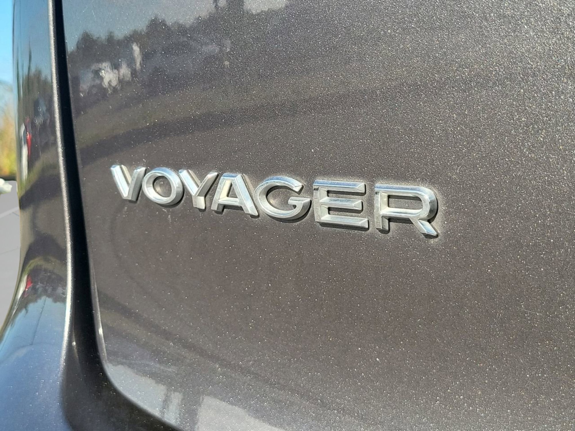 Used 2020 Chrysler Voyager Lxi image 9