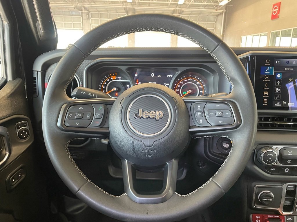 Used 2025 Jeep Wrangler Unlimited Rubicon image 13