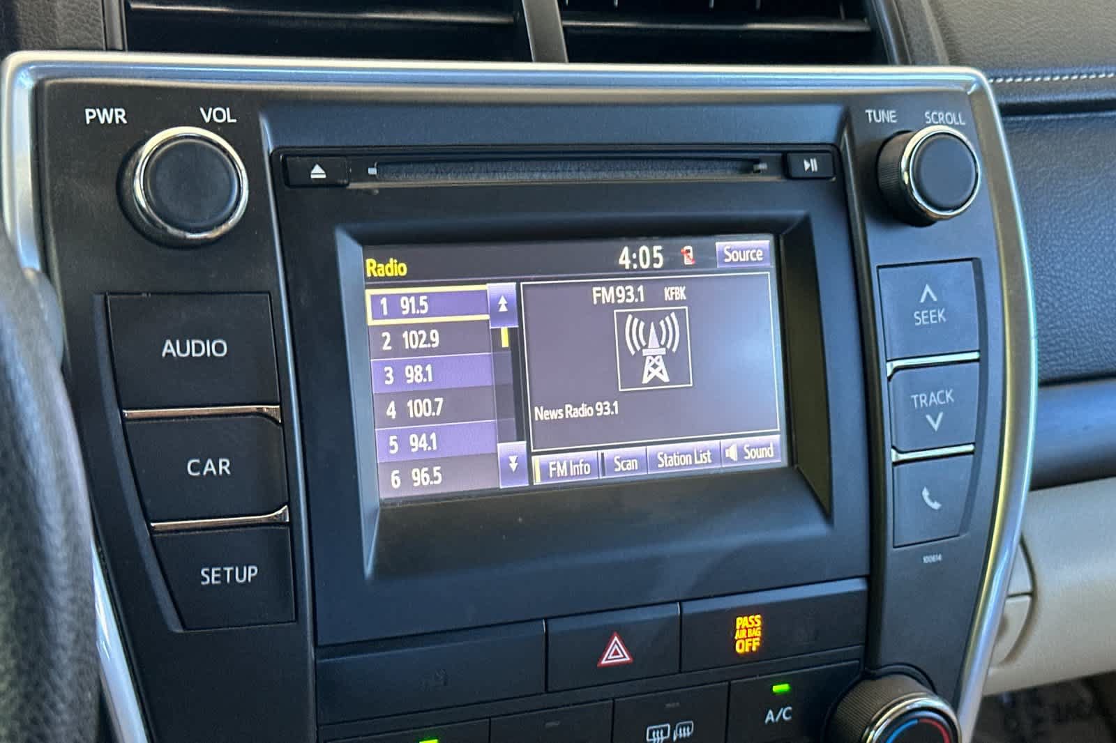 Used 2017 Toyota Camry LE FWD image 19