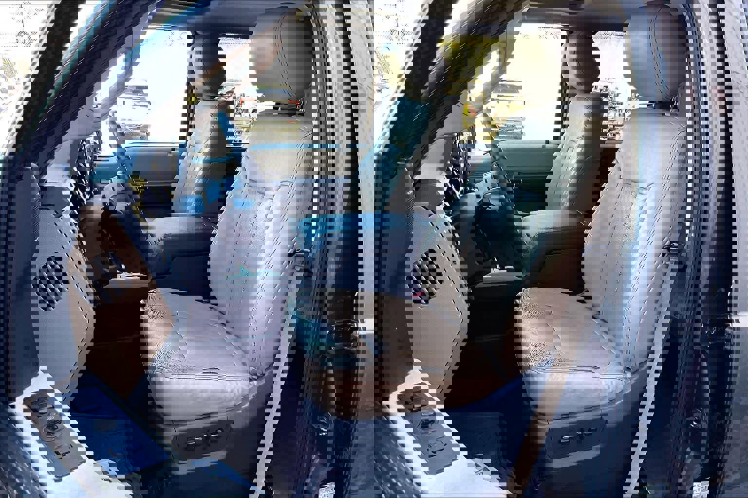 Used 2015 Ford F250 Lariat w/ Lariat Ultimate Package image 8