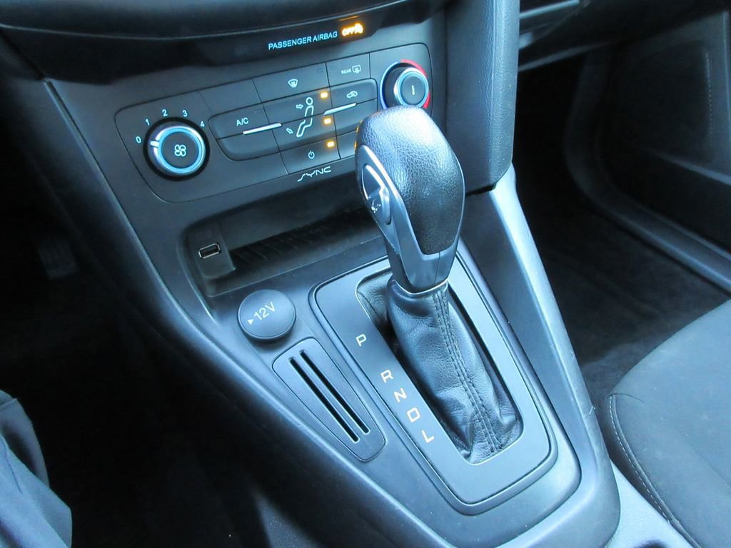 Used 2018 Ford Focus SE w/ SE Appearance Package image 28