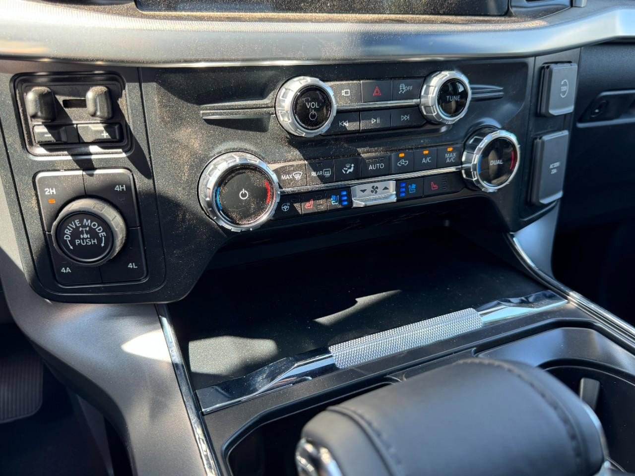 New 2025 Ford F150 Lariat w/ Equipment Group 502A High image 15