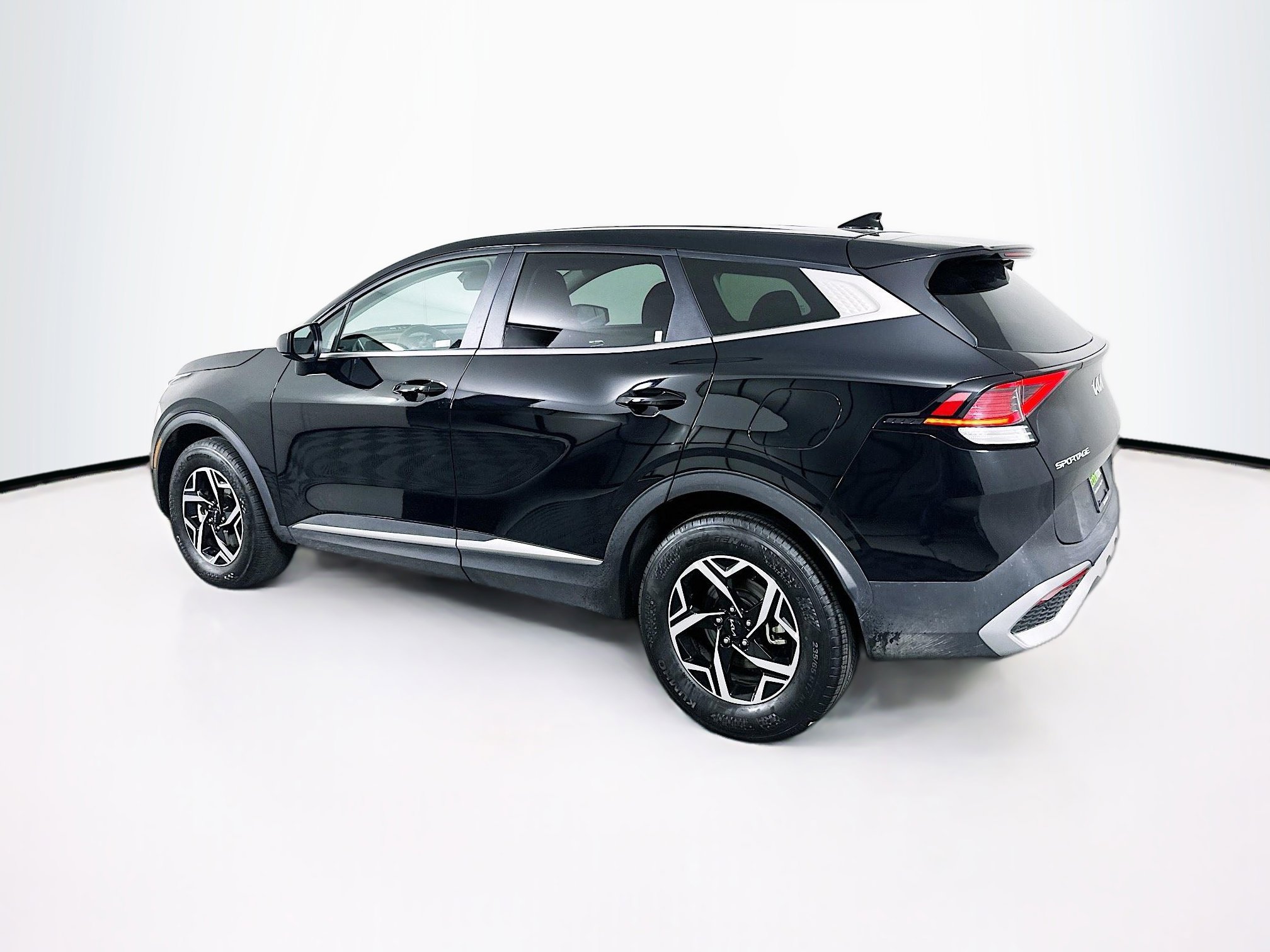 Used 2025 Kia Sportage LX image 5