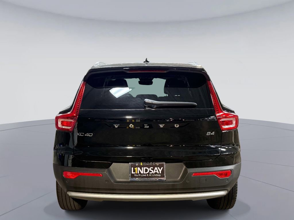 Used 2023 Volvo XC40 B4 Plus FWD image 11