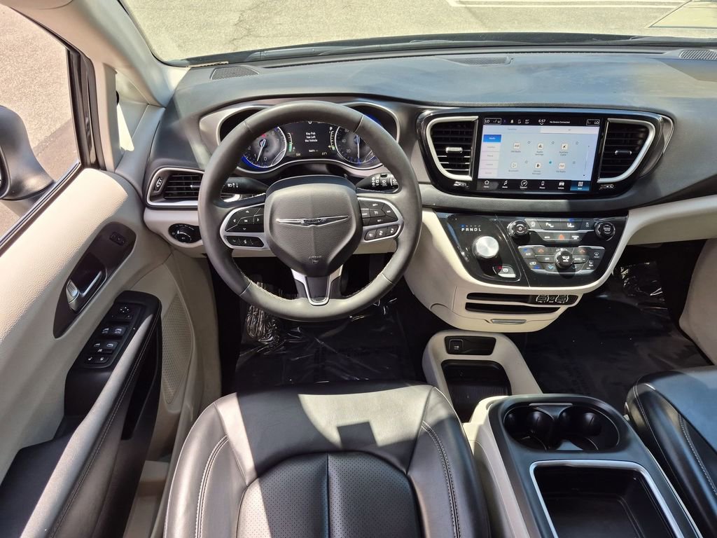 Certified 2023 Chrysler Pacifica Touring-L FWD image 23