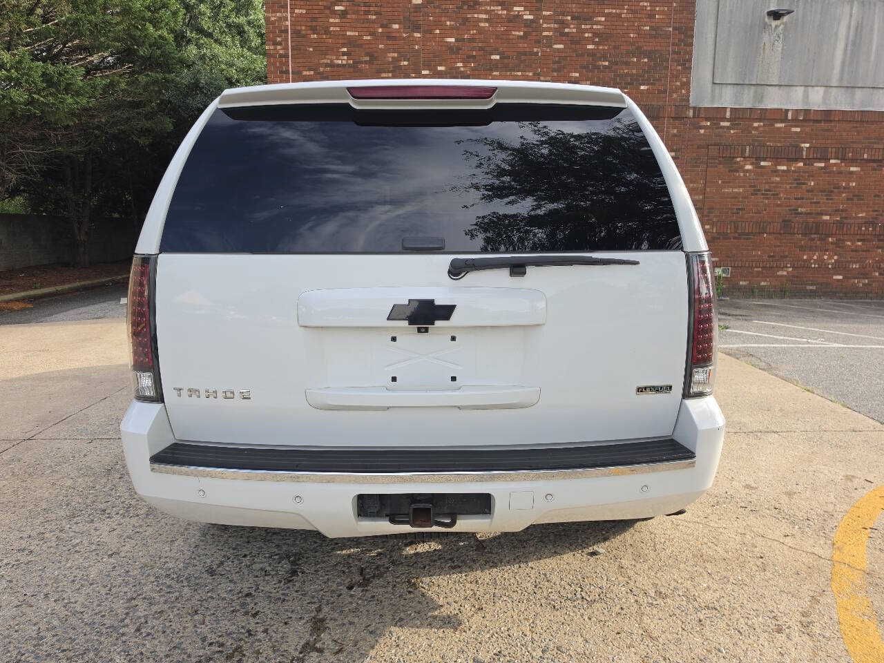 Used 2010 Chevrolet Tahoe LTZ AWD/4WD image 3