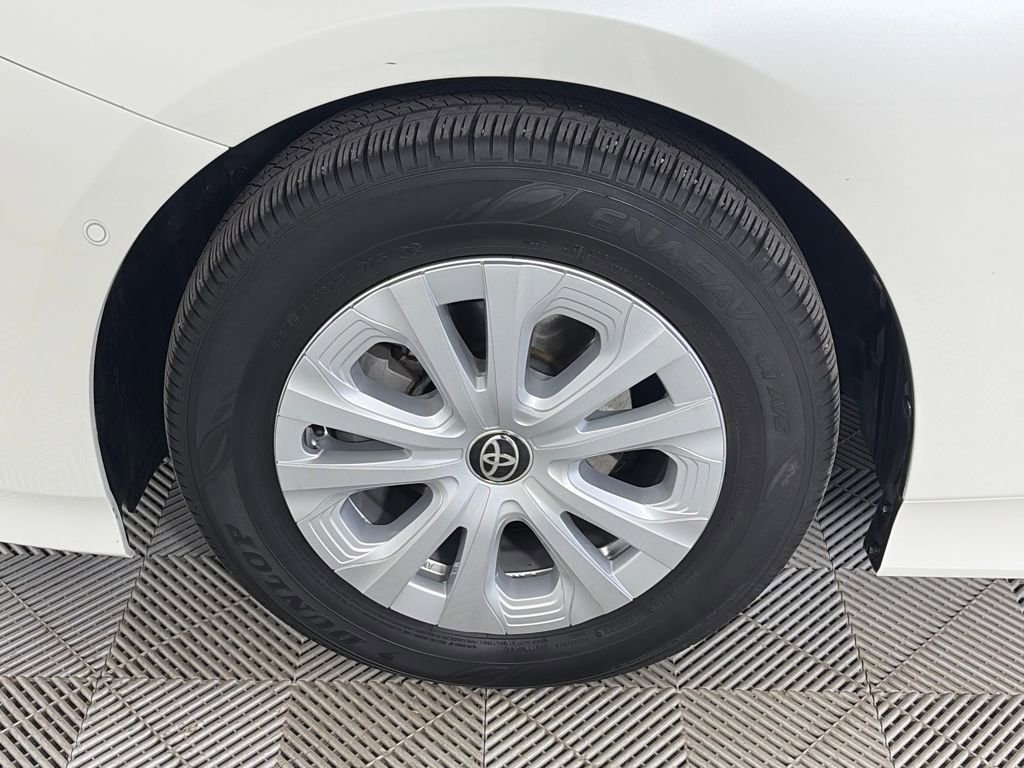 Used 2020 Toyota Prius LE w/ Carpet Mat Package image 8