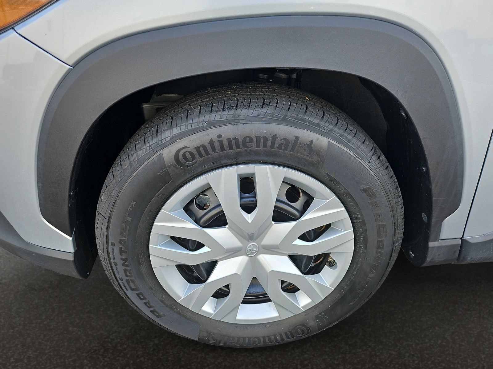 Used 2022 Toyota Corolla Cross L FWD image 40
