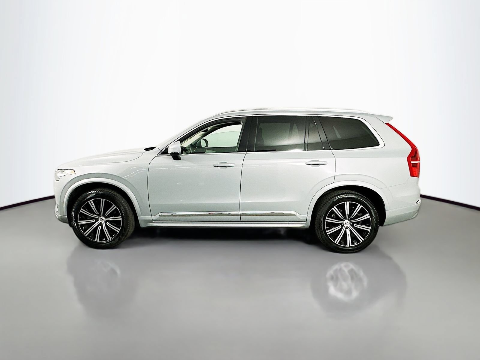 Used 2025 Volvo XC90 B5 Core AWD/4WD image 4