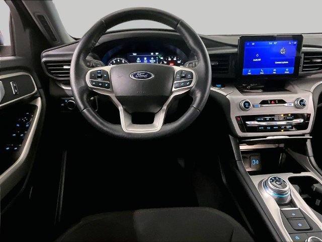 Used 2023 Ford Explorer XLT AWD/4WD image 5