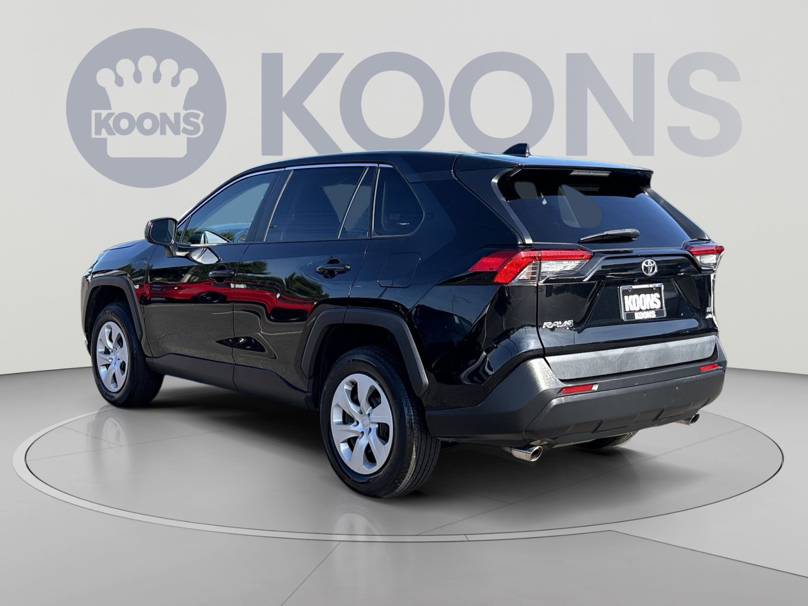 Used 2025 Toyota RAV4 LE AWD/4WD image 4