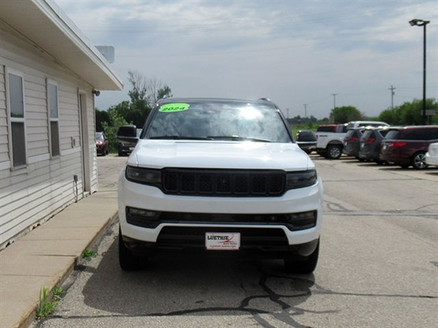 Used 2024 Jeep Grand Wagoneer L Series III AWD/4WD image 5
