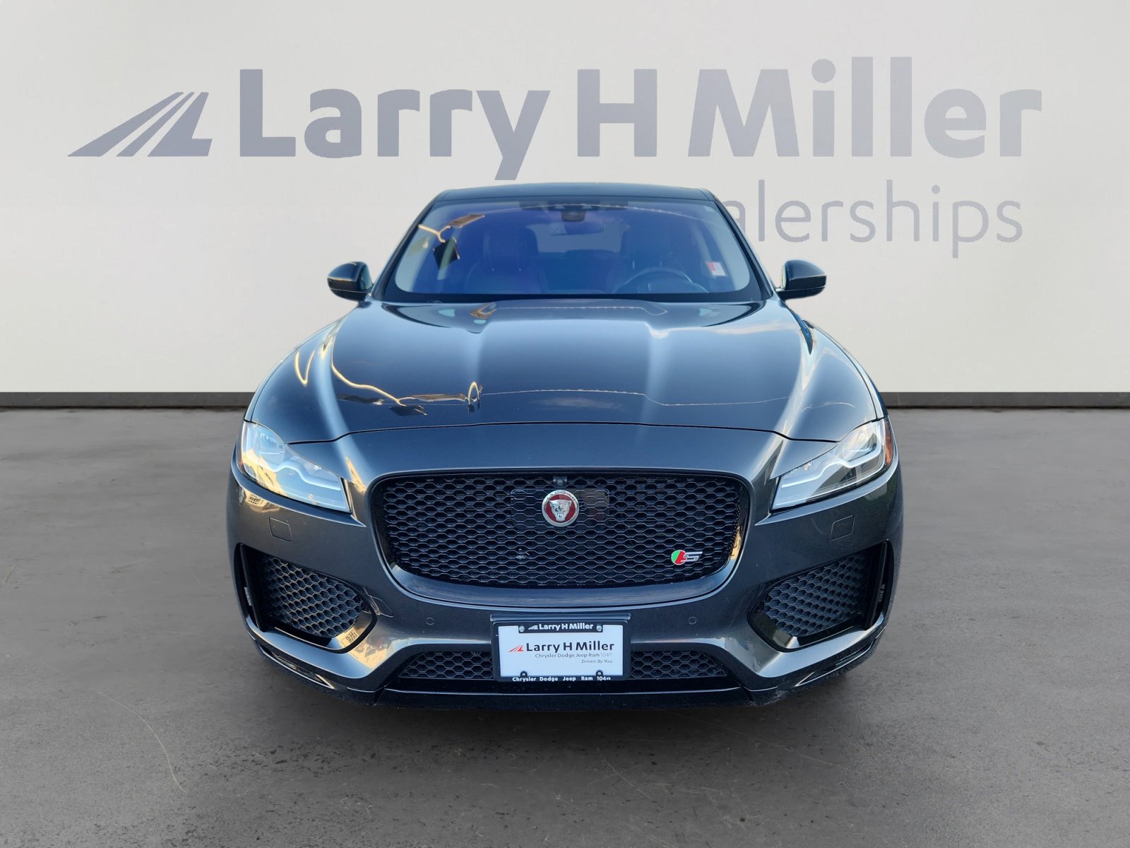 Used 2017 Jaguar F-PACE S image 9