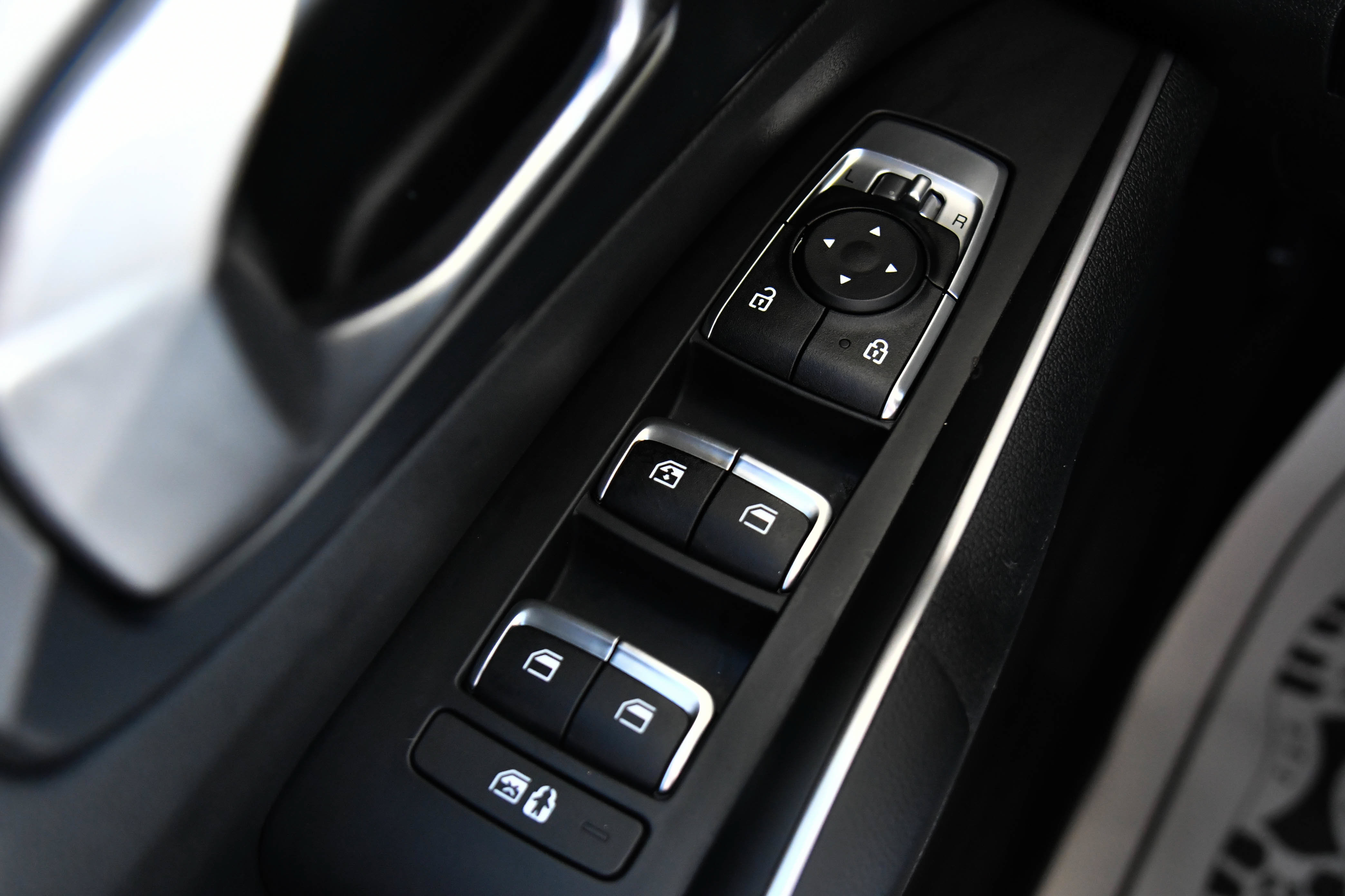 Used 2022 Kia Sorento S w/ Panoramic Sunroof Package FWD image 35