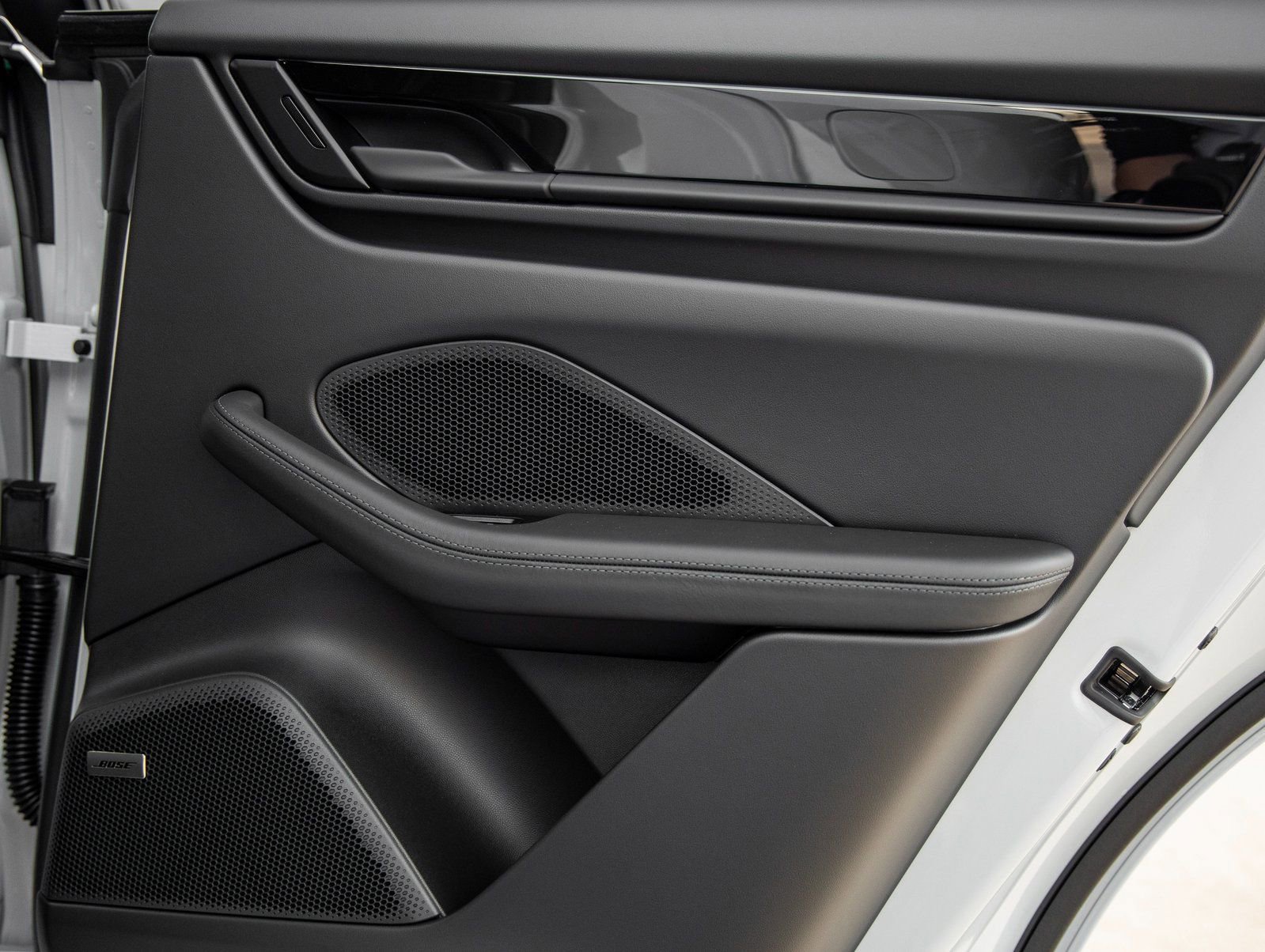 New 2026 Porsche Macan Electric RWD image 40