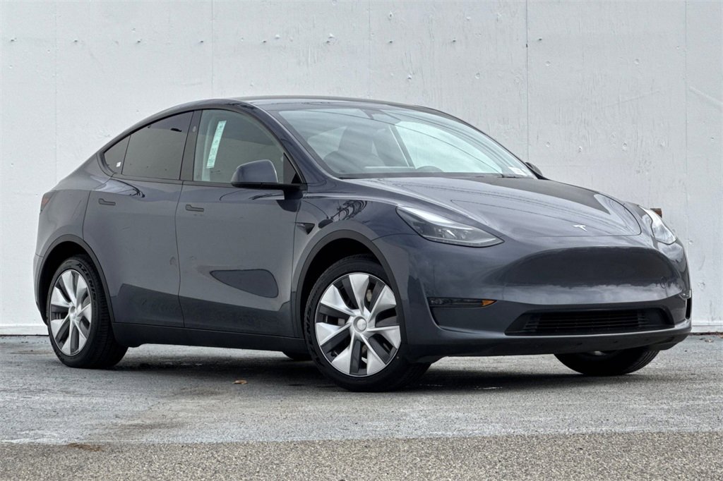 Used 2023 Tesla Model Y Long Range image 2