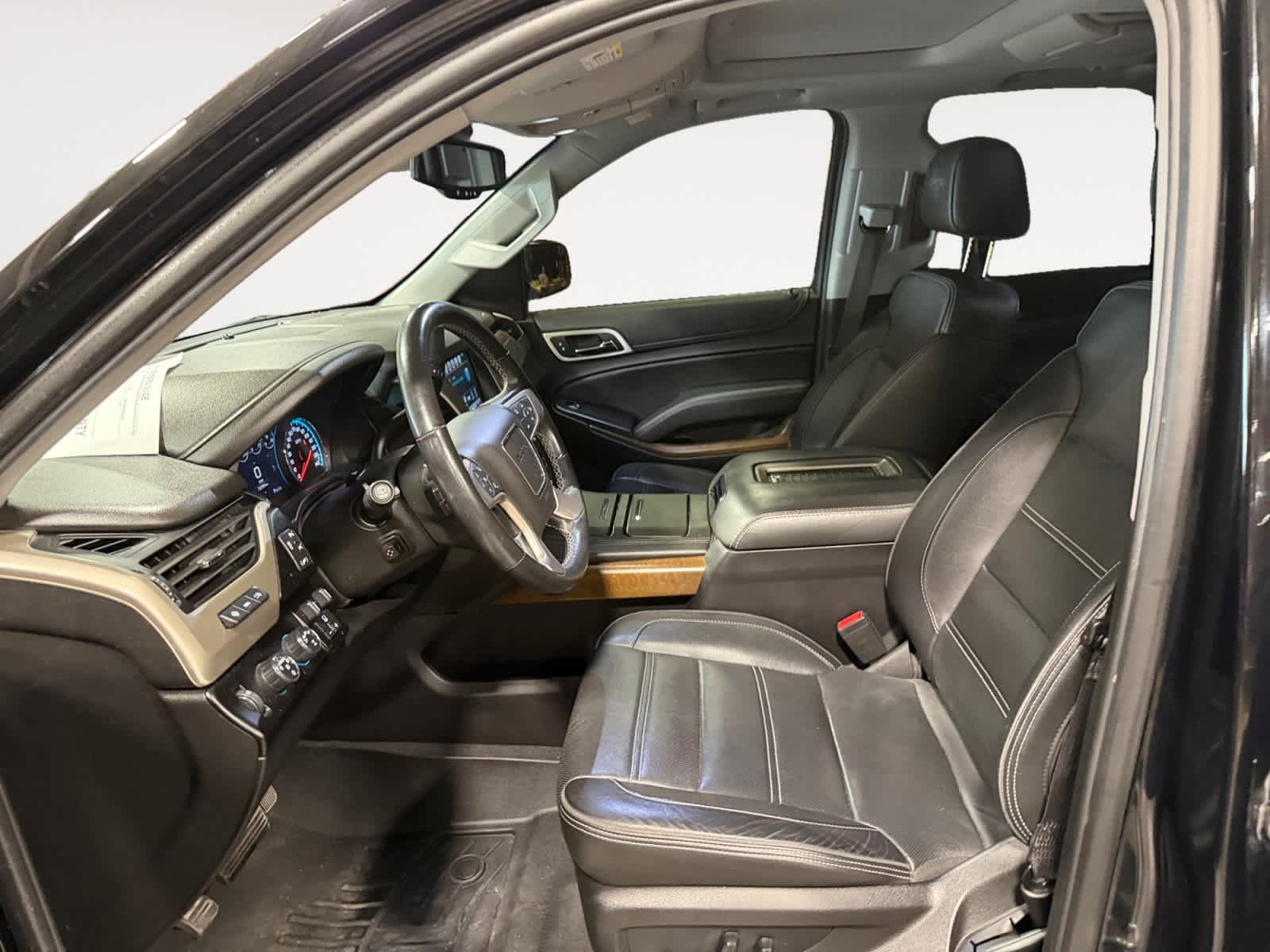 Used 2019 GMC Yukon Denali w/ Open Road Package AWD/4WD image 10
