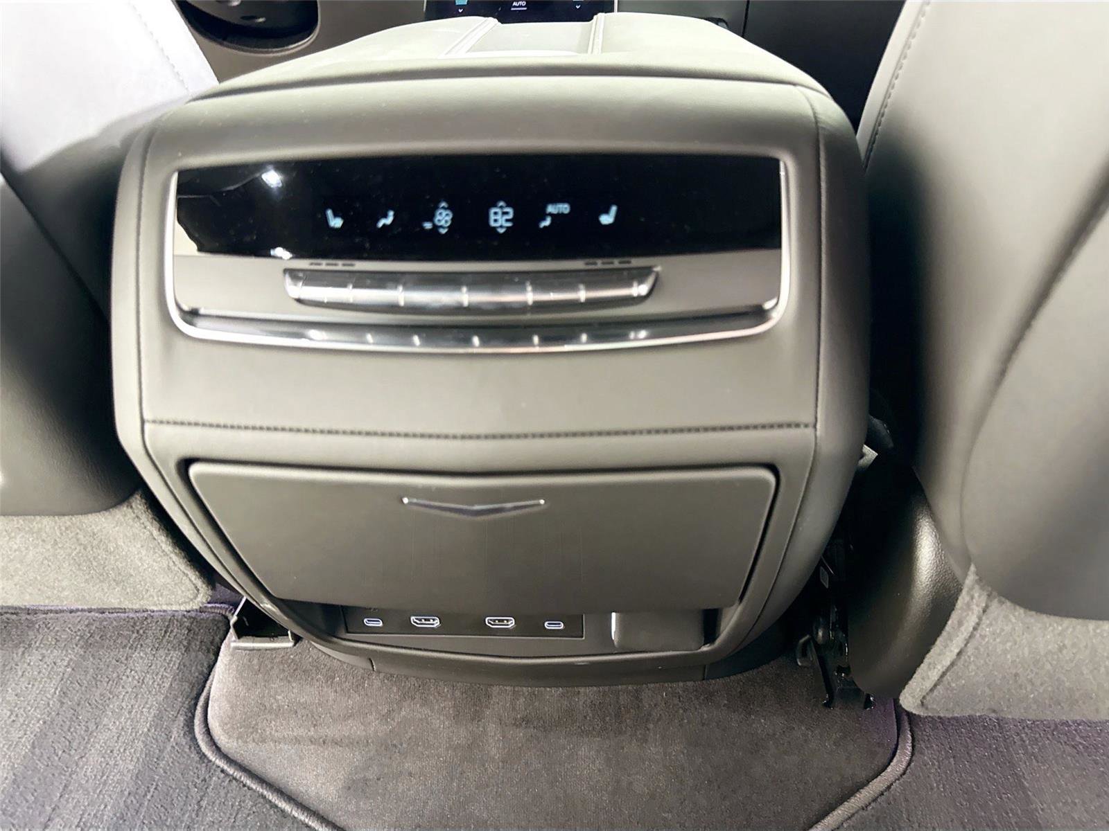 Used 2025 Cadillac Escalade ESV V w/ LPO, ONYX Package AWD/4WD image 36