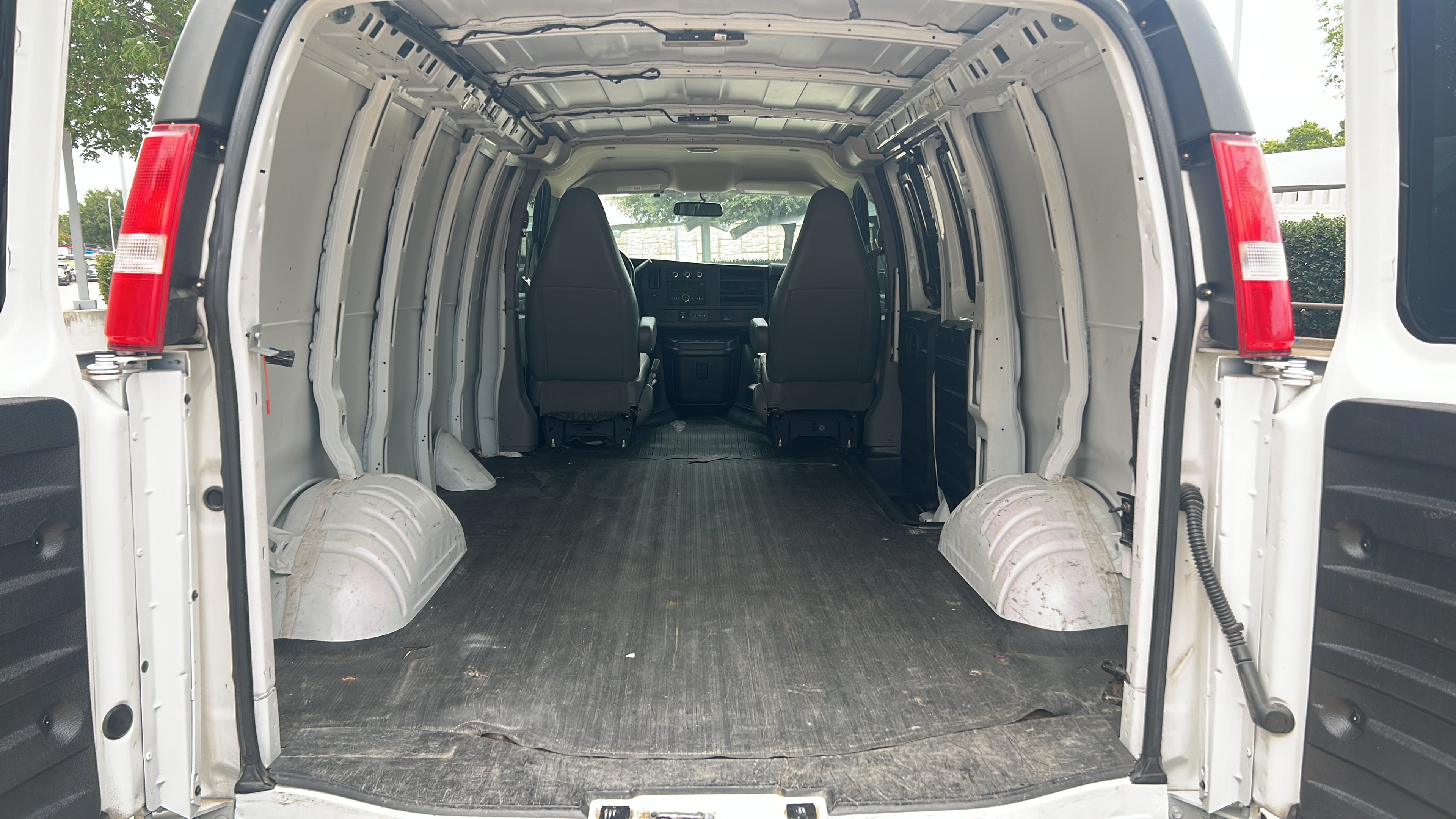 Used 2021 Chevrolet Express 2500 w/ Driver Convenience Package RWD image 26
