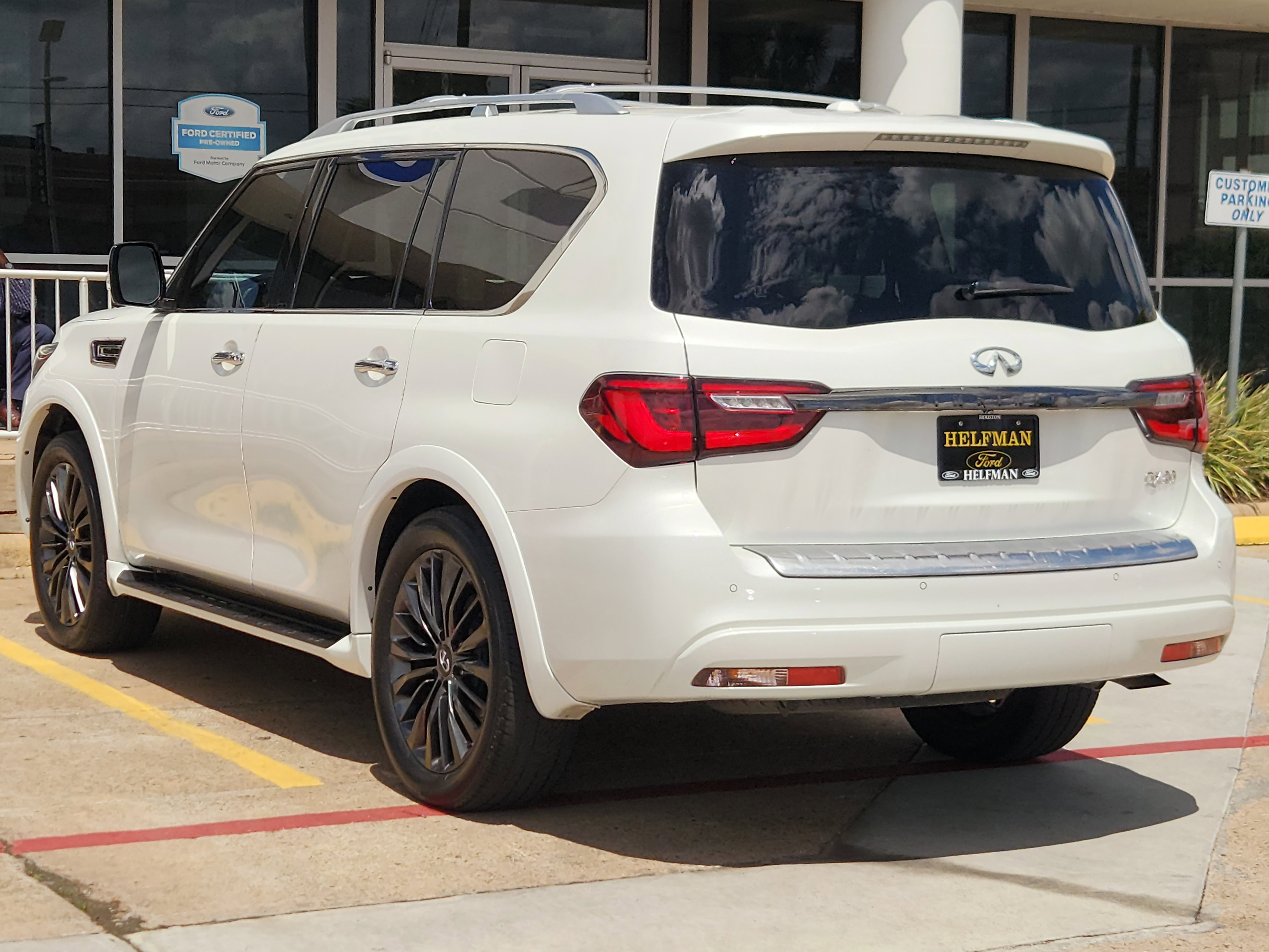 Used 2021 INFINITI QX80 Premium Select w/ Cargo Package image 4