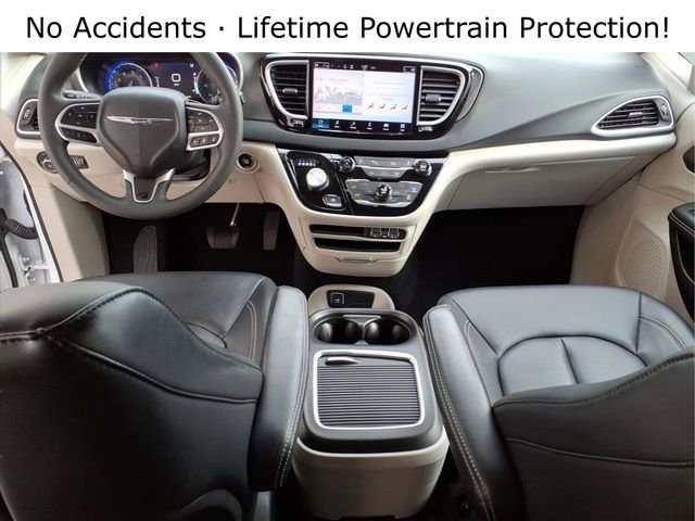 Used 2024 Chrysler Pacifica Touring-L image 21