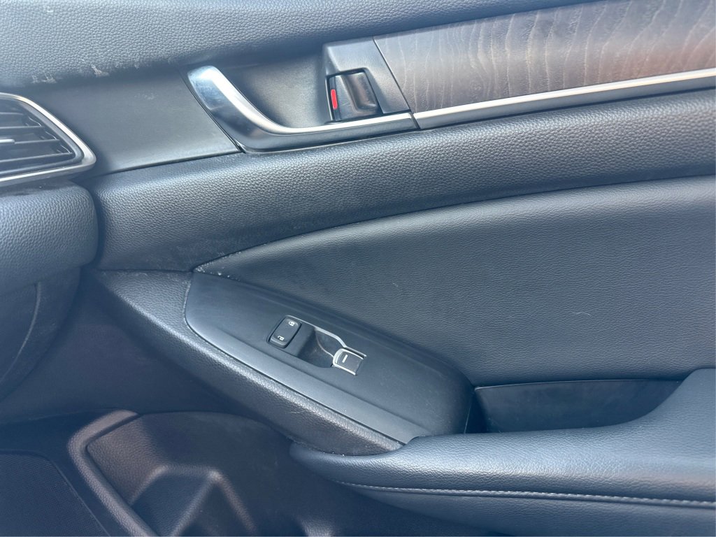 Used 2018 Honda Accord EX image 31