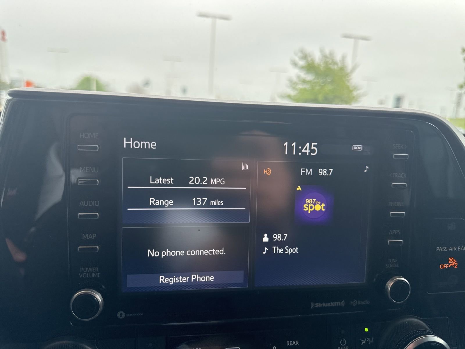 Used 2021 Toyota Highlander LE FWD image 18