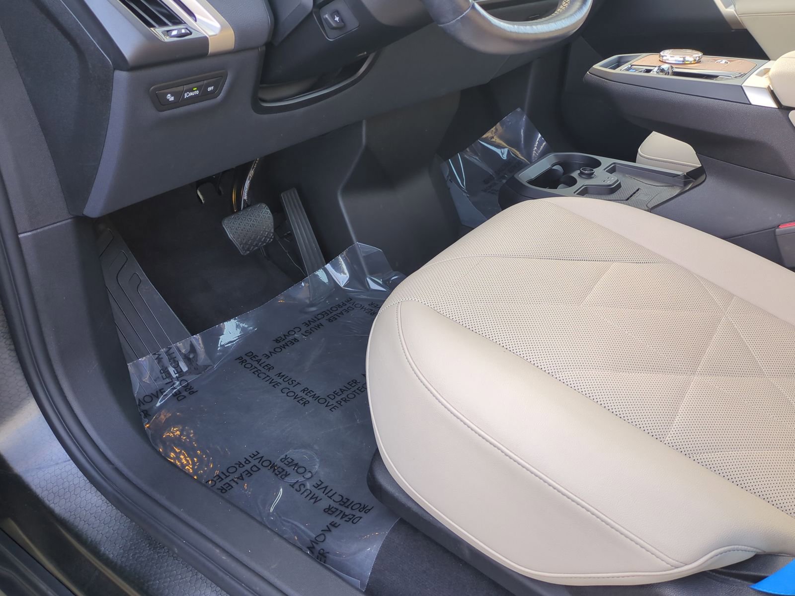 Certified 2023 BMW iX xDrive50 w/ Premium Package image 17