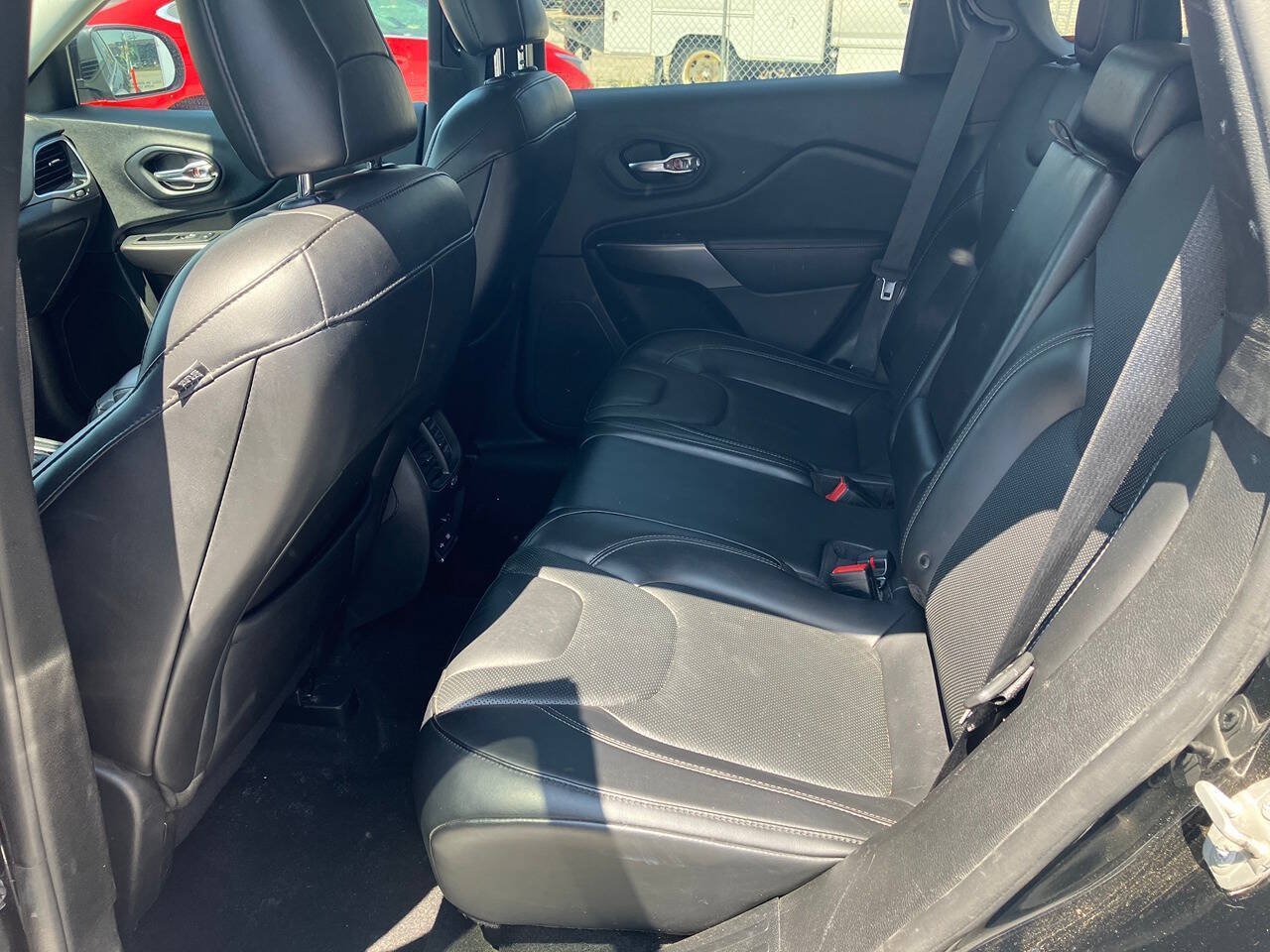 Used 2019 Jeep Cherokee Limited AWD/4WD image 15
