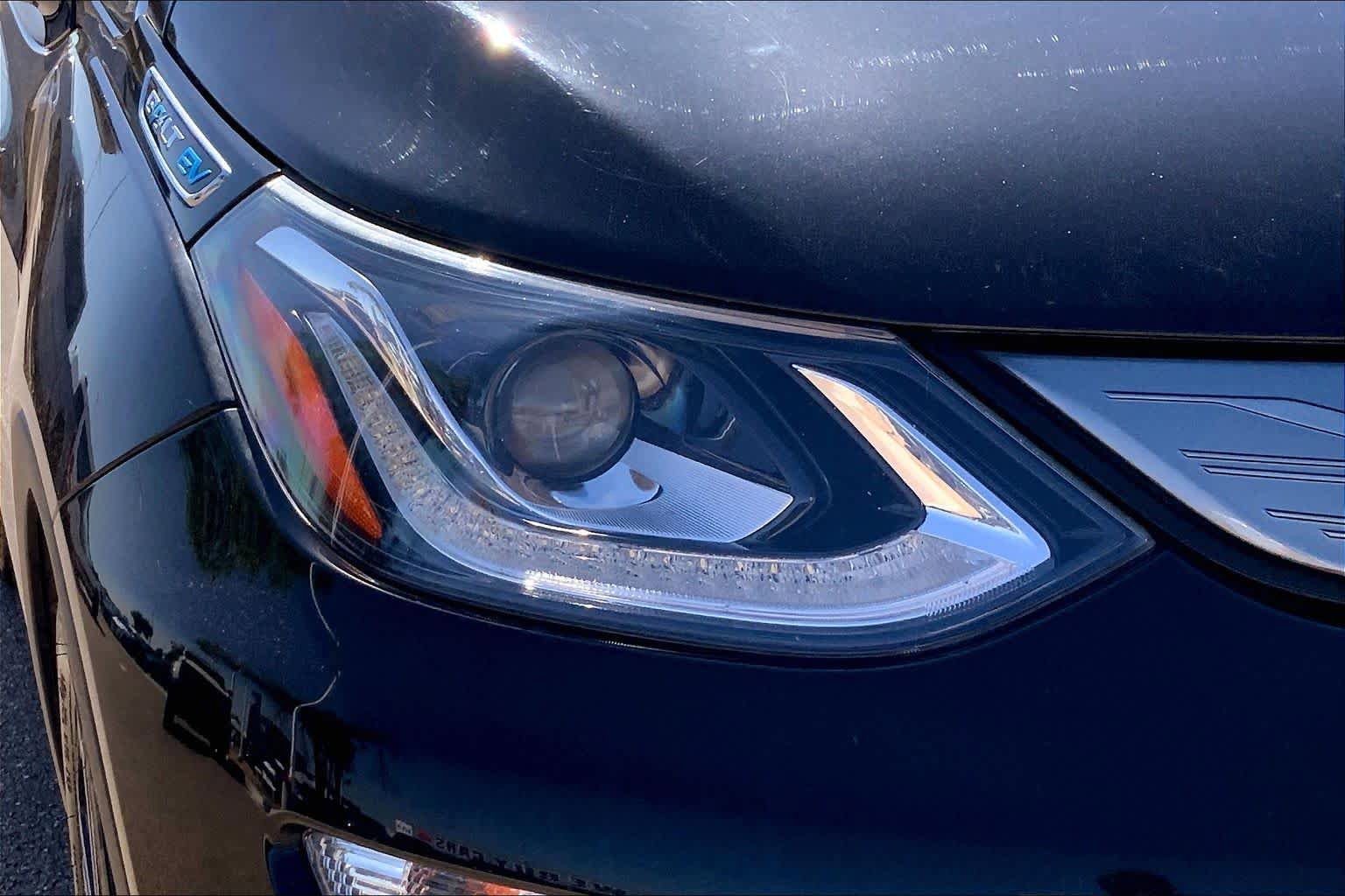 Used 2019 Chevrolet Bolt Premier w/ Infotainment Package FWD image 26
