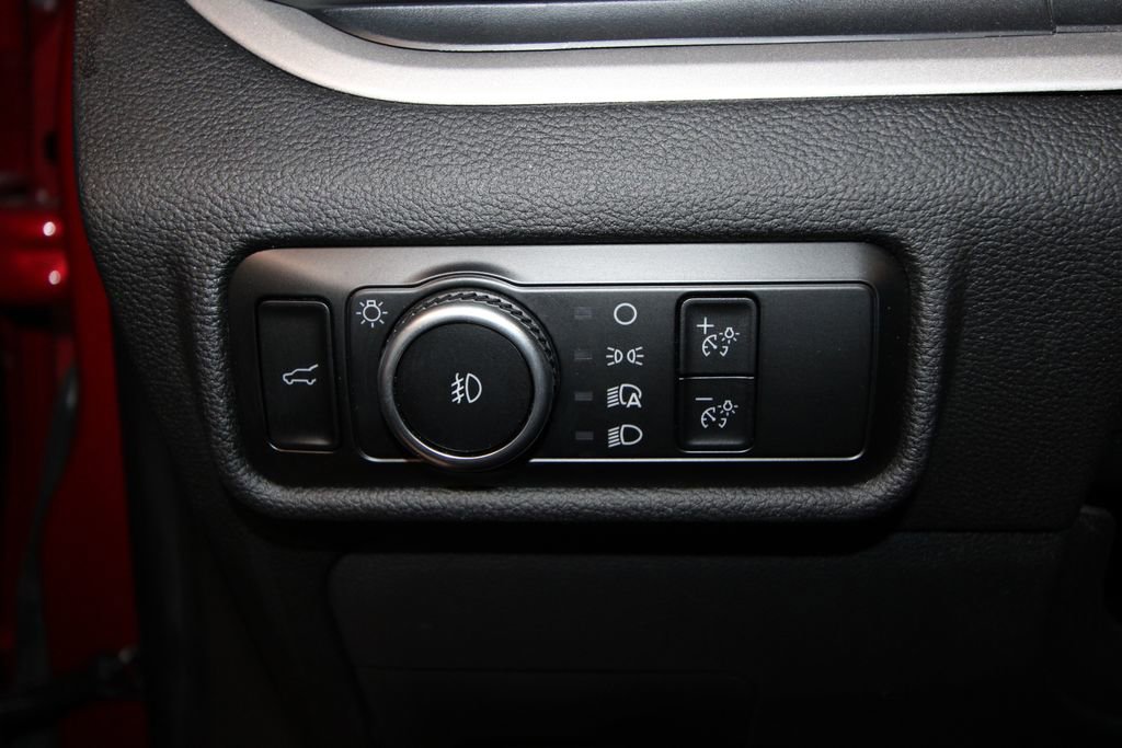 Used 2023 Ford Explorer XLT w/ Equipment Group 202A image 9