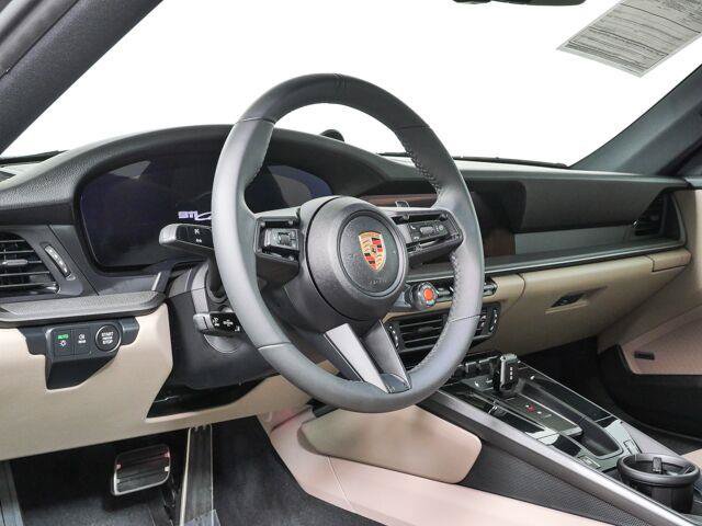 Used 2025 Porsche 911 Carrera RWD image 4