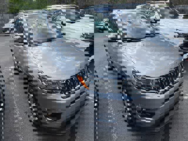 Used 2018 Jeep Compass Latitude w/ Cold Weather Group image 3