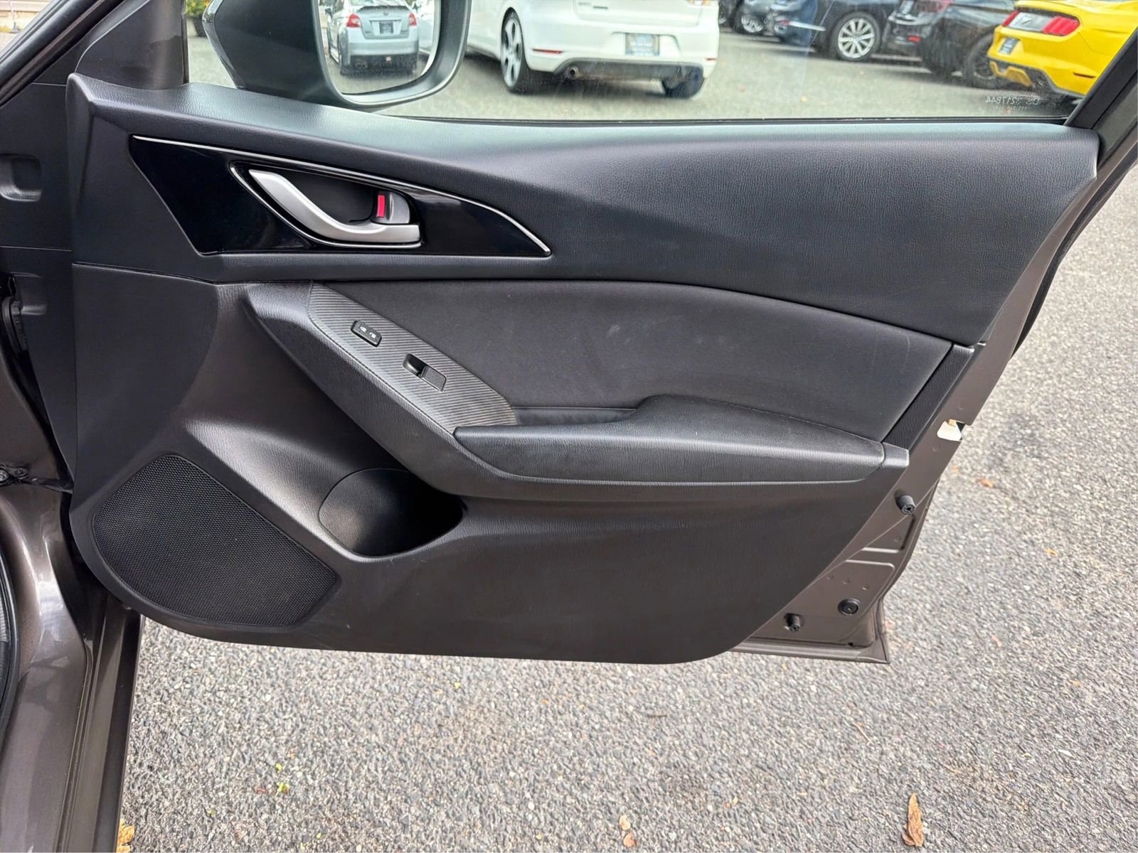 Used 2015 MAZDA MAZDA3 i Touring image 24