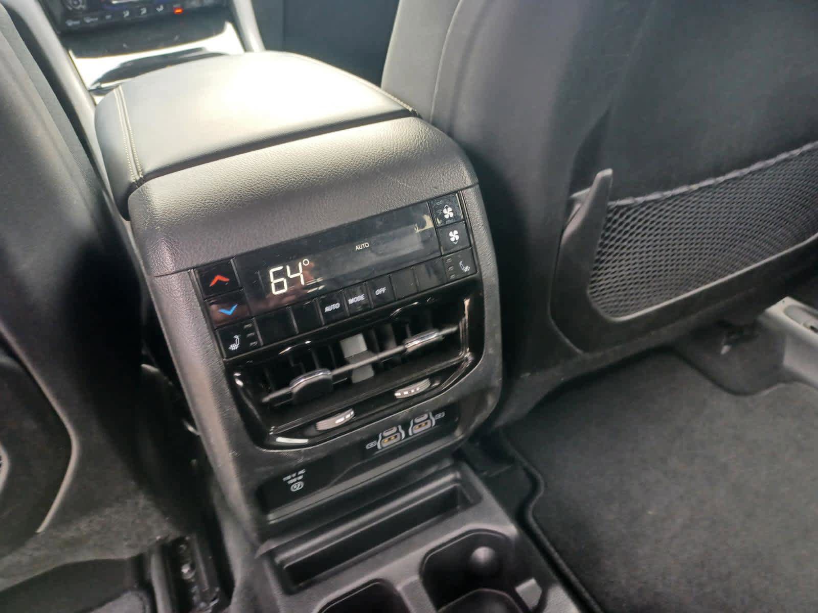 Used 2023 Jeep Grand Cherokee L Limited AWD/4WD image 22