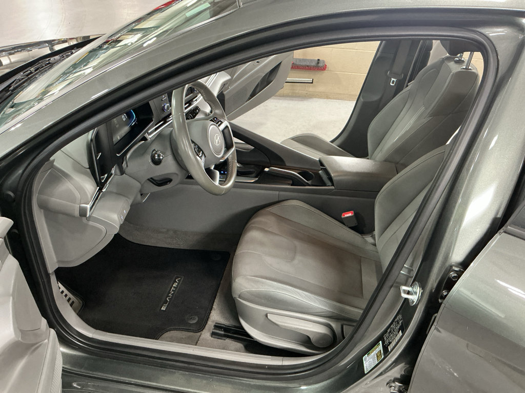 Certified 2025 Hyundai Elantra Sport FWD image 9