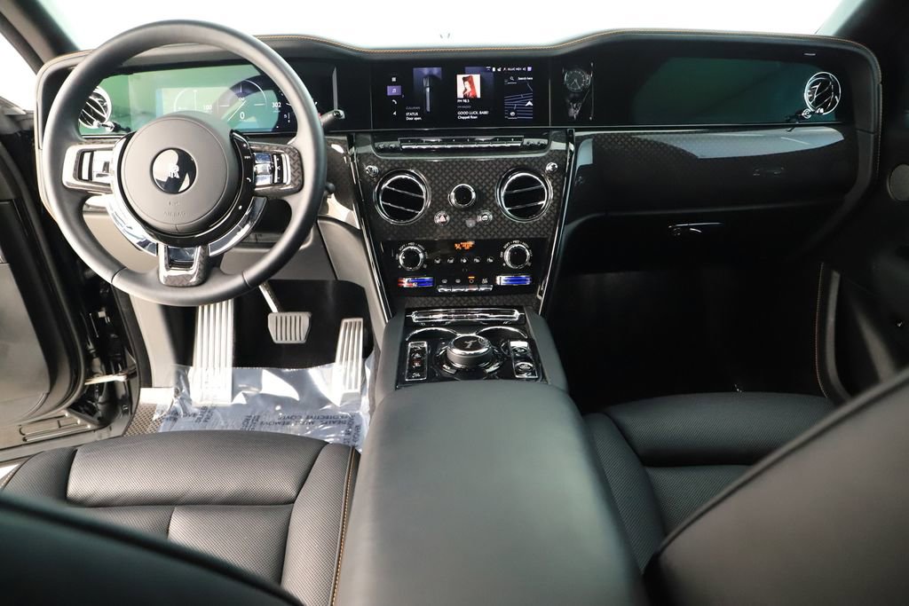 Used 2025 Rolls-Royce Cullinan Black Badge image 18