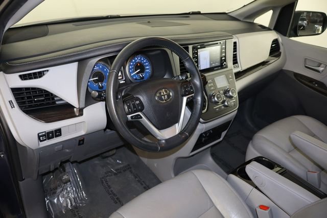 Used 2020 Toyota Sienna XLE w/ XLE Navigation Package image 28