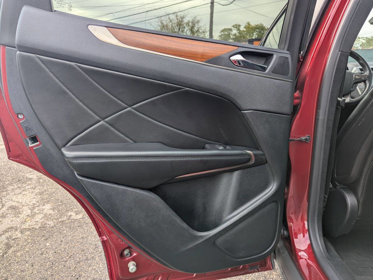 Used 2017 Lincoln MKC Select w/ Lincoln MKC Climate Package image 14