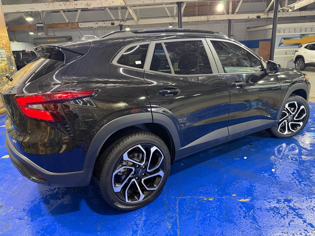 Used 2024 Chevrolet Trax RS w/ Sunroof Package image 5