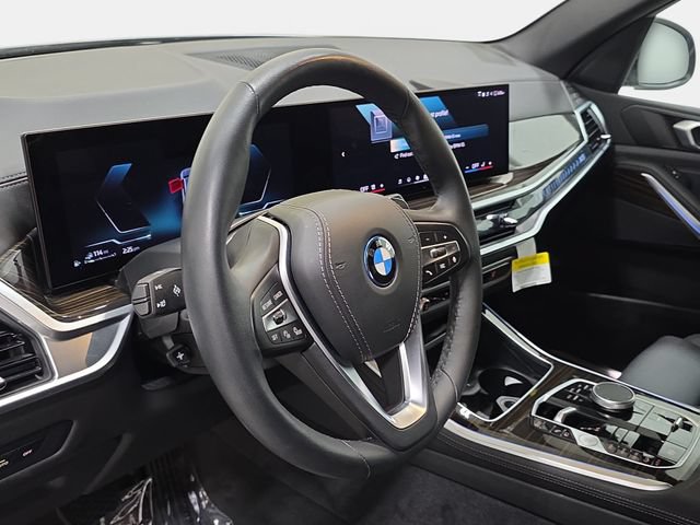 Used 2025 BMW X5 xDrive50e w/ Parking Assistance Package AWD/4WD image 12