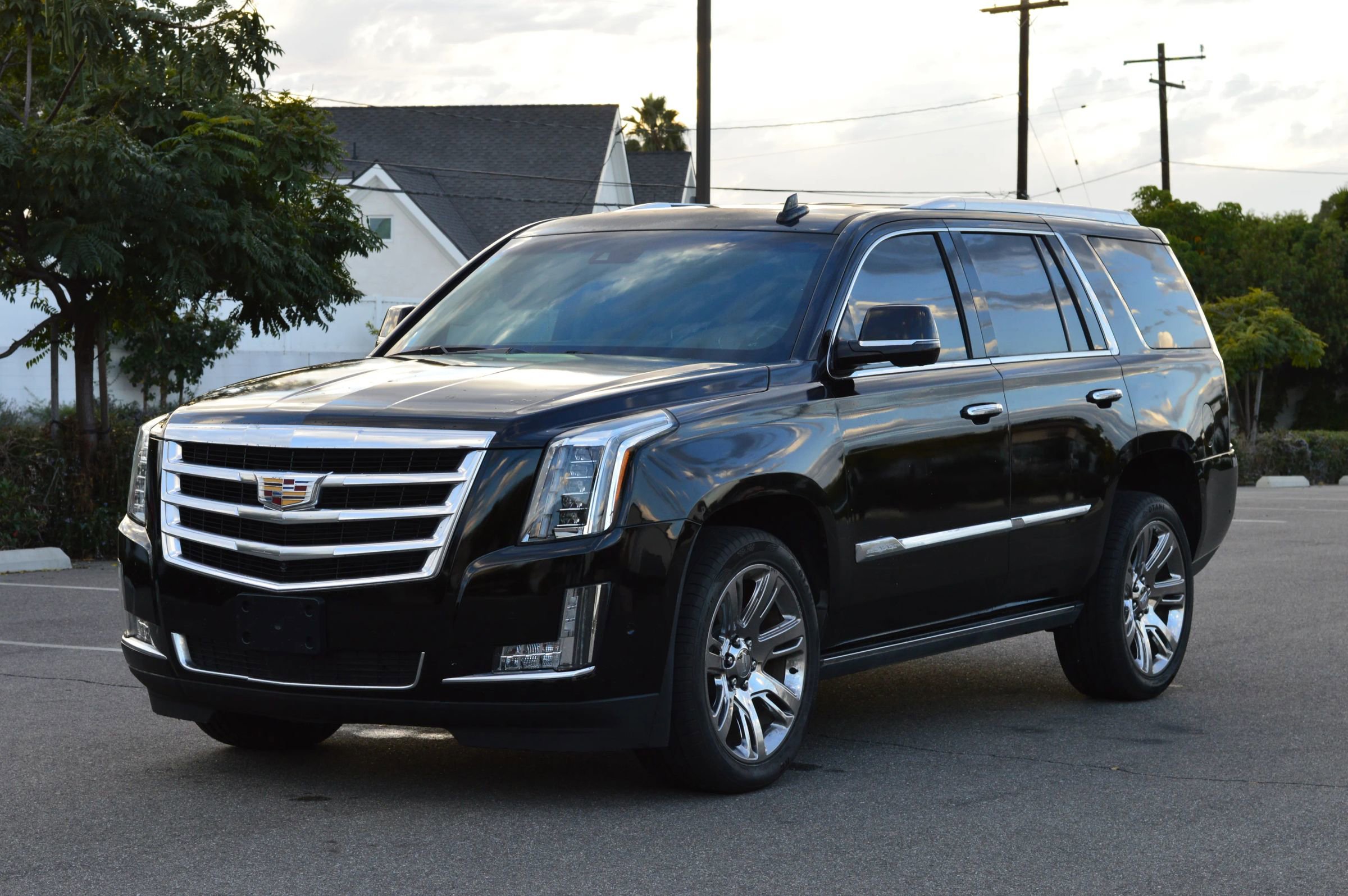 Used 2017 Cadillac Escalade Premium Luxury image 1