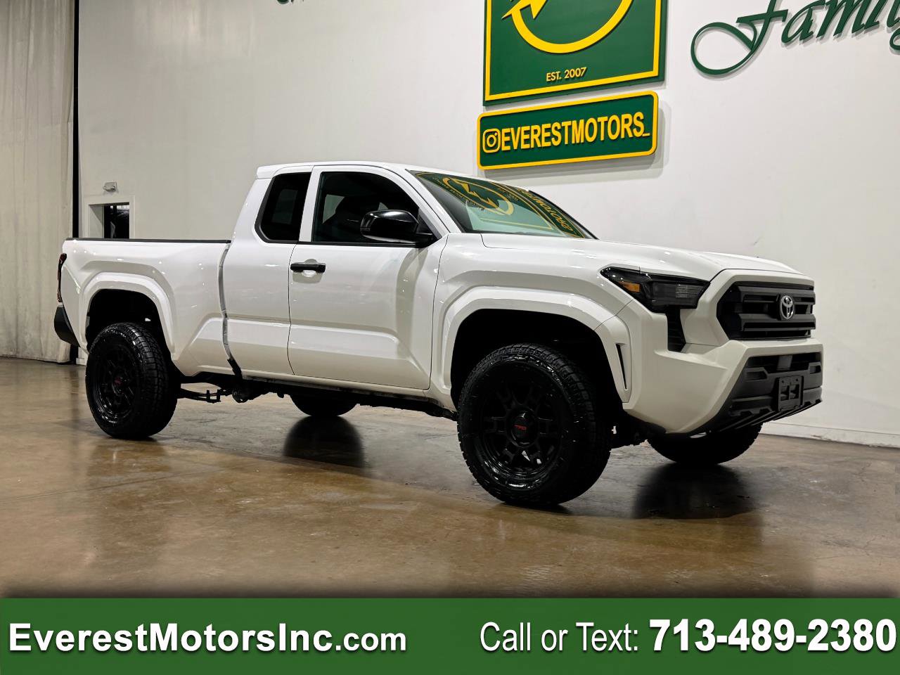 Used 2024 Toyota Tacoma SR video 1